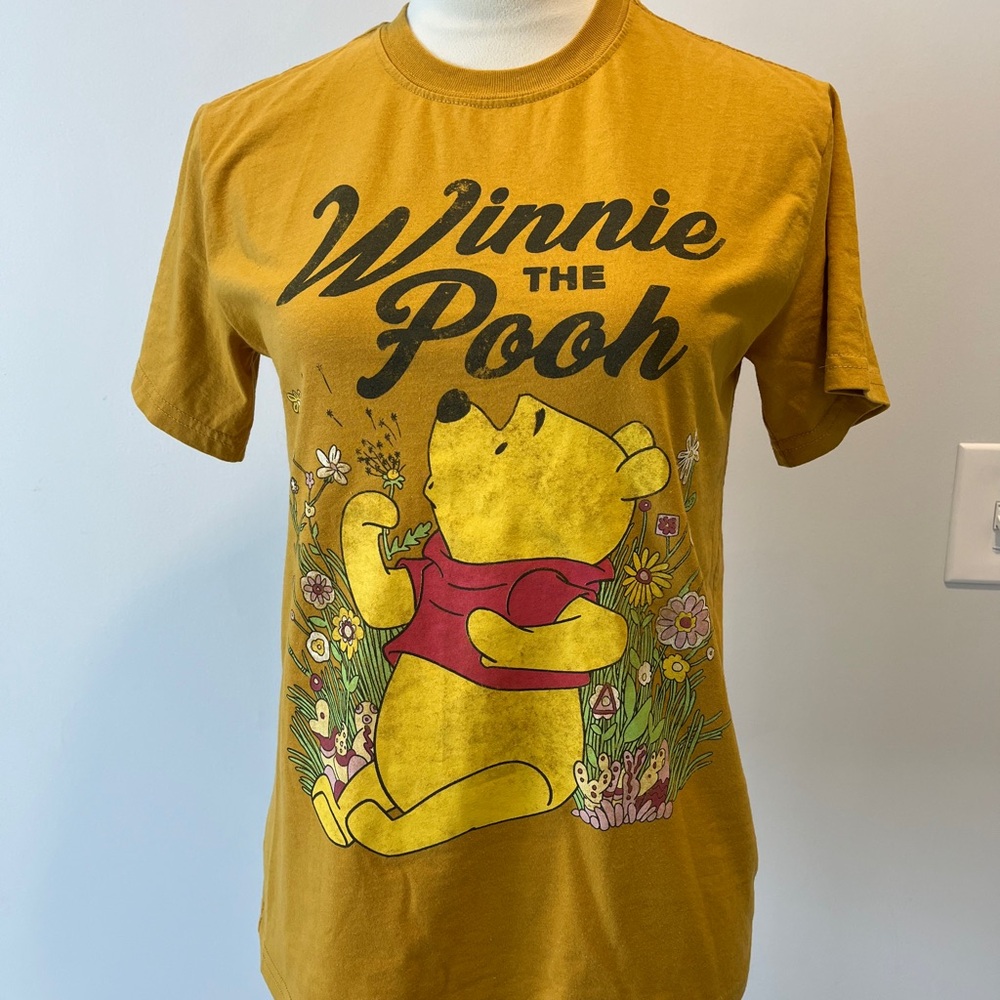 Winnie the Pooh Disney size XS short sleeved tee floral gold